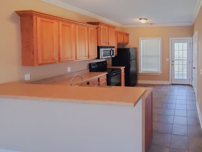 Building Photo - 2 Bed, 1.5 bath in Quiet and Serene Townho...