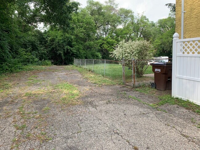 Building Photo - 3340 W Galbraith Rd