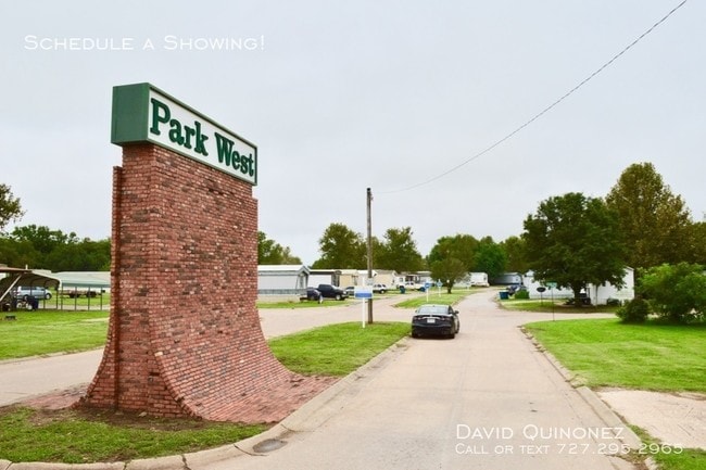 Building Photo - 1101 W Lakeview Rd