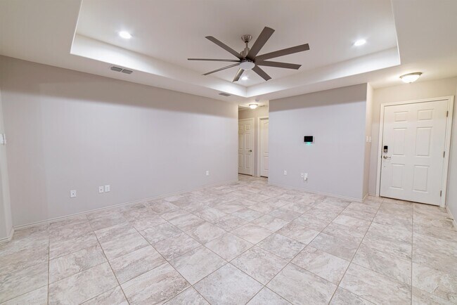 Building Photo - 708 Mercado Ln