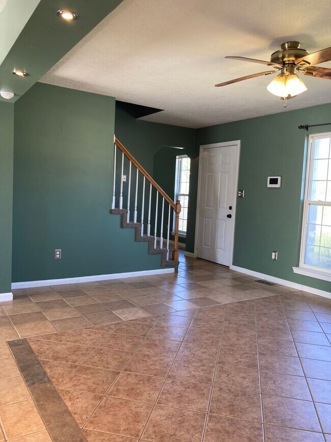 Foto del edificio - **Backyard offers Country Setting in City Limits**