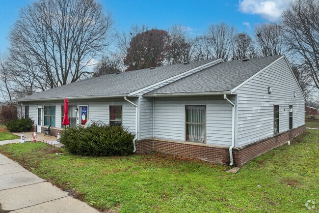 Building Photo - Drake Terrace III