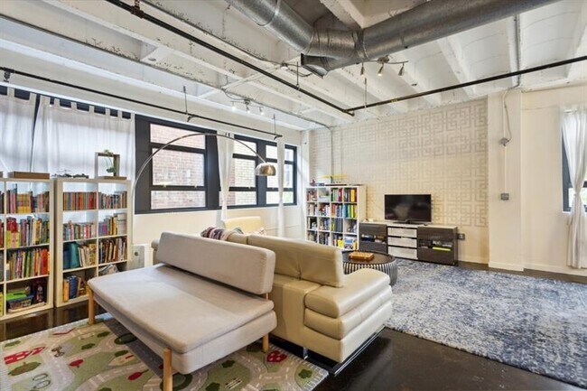 Building Photo - 878 Peachtree St NE