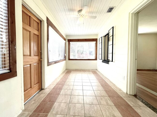 Building Photo - 1100 Aragon Ave