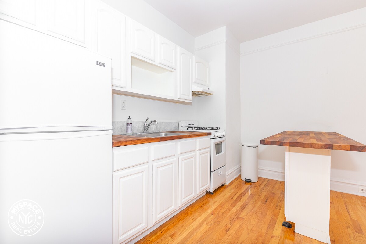 Primary Photo - 61-17 68th Ave