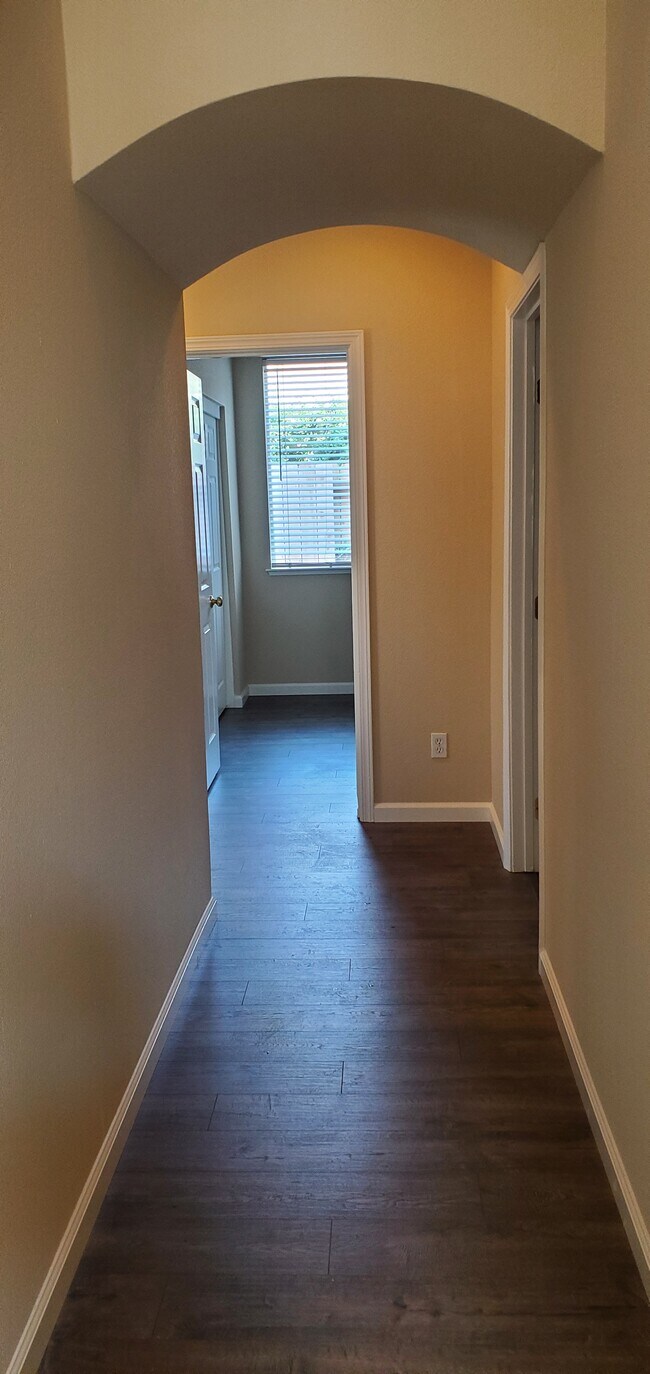 Building Photo - 173 Travertine Ave