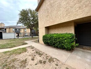Building Photo - 8601 Memphis Dr