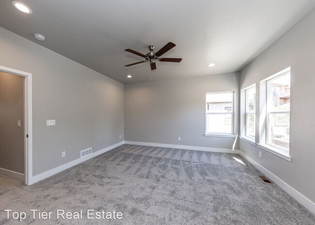 Building Photo - 3 br, 2.5 bath House - 5365 Sky Top Lane