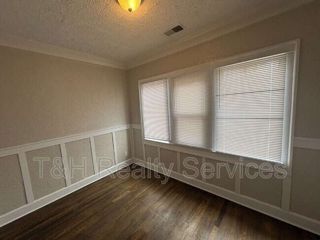 Foto del edificio - 3510 E Fall Creek Pkwy N Dr