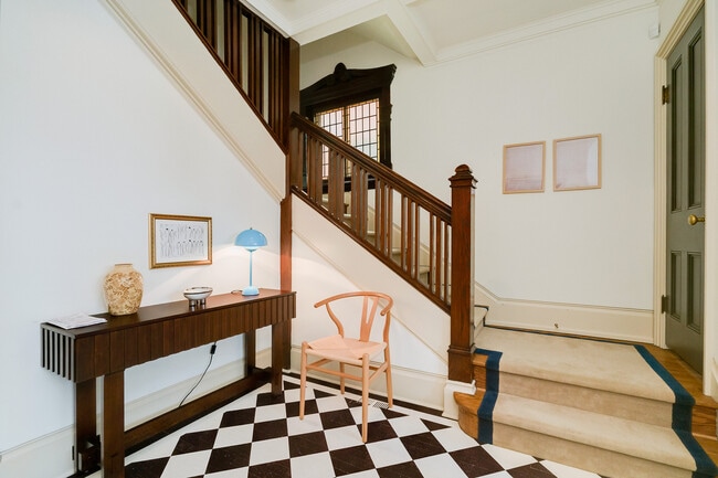 Building Photo - 104 Park Rd