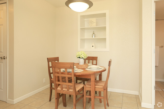 Dining area - Creekview Homes