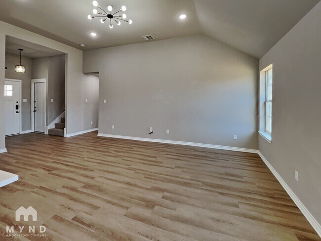 Foto del edificio - 5401 Ashworth Ct