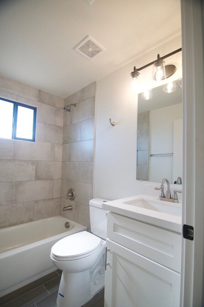 Foto del edificio - 290 North Hamilton Street, Unit 2