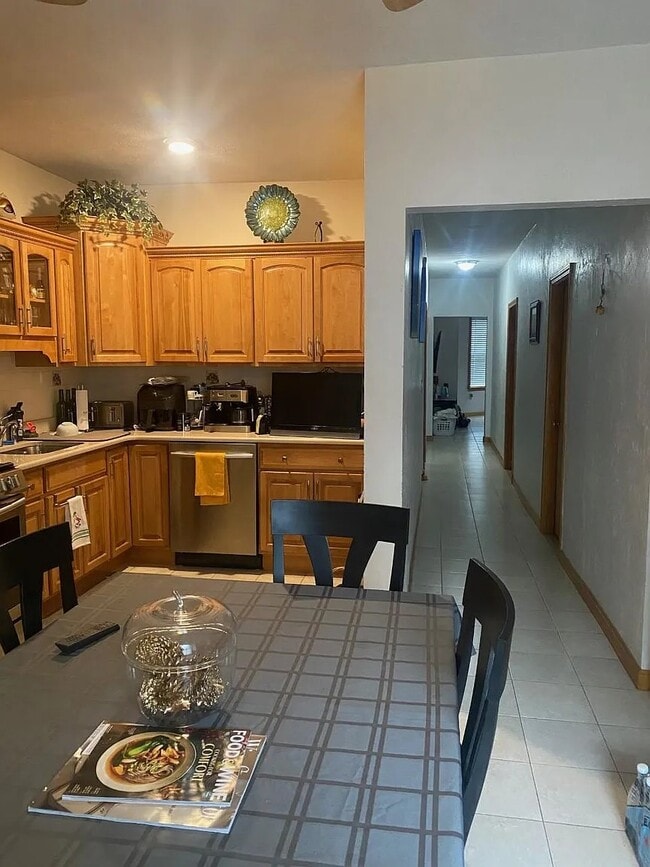 Kitchen with view to living room - 21 Mt Vernon St