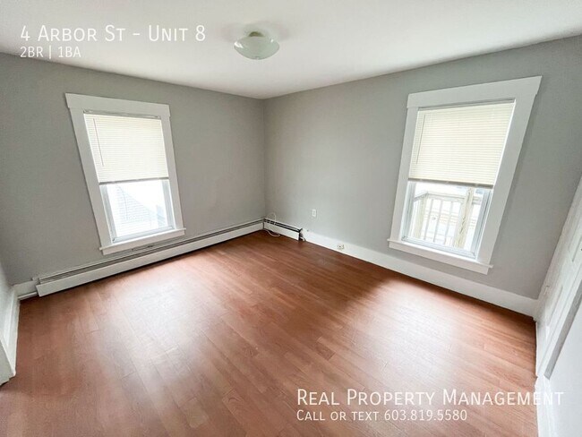 Building Photo - Downtown Exeter 2-Bedroom with Heat, Hot W...