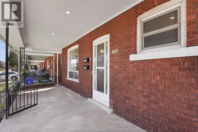 Building Photo - 1069 Marentette Ave