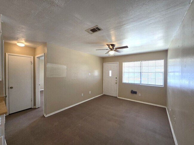 Foto del edificio - 606 Westview Cir