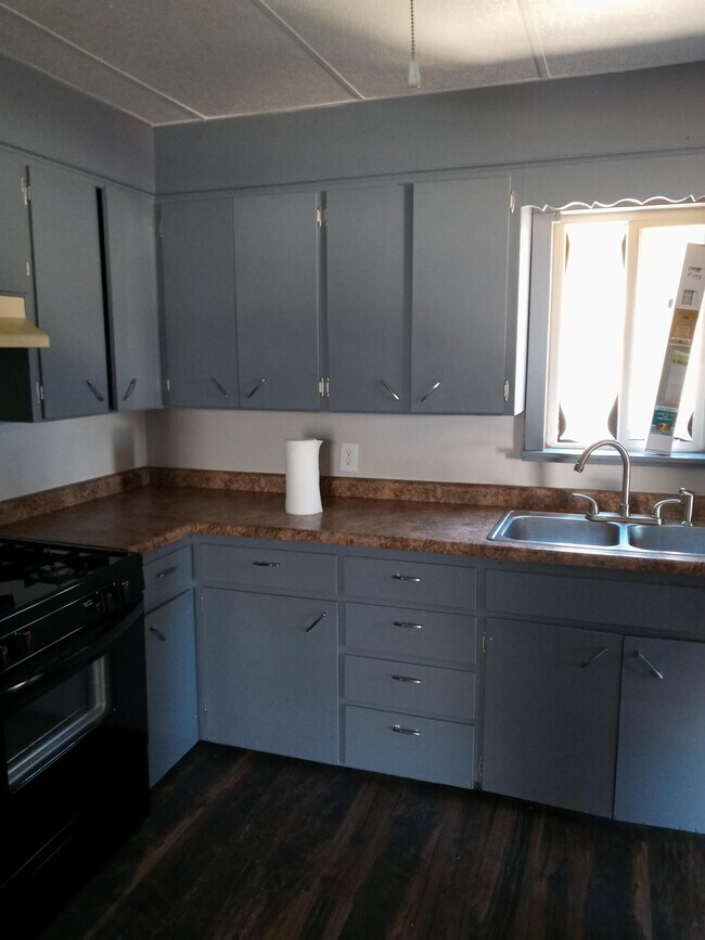 Foto del edificio - 2433 Central Ave