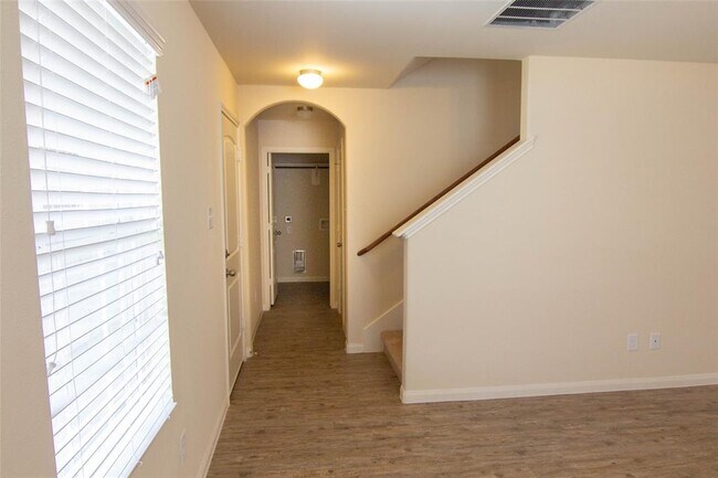 Building Photo - 4207 Silver Ranch Rd