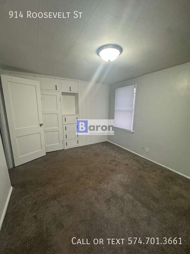 Foto del edificio - 914 Roosevelt St