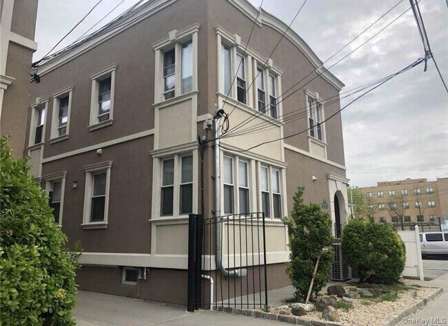 Foto del edificio - 40-15 214th Pl