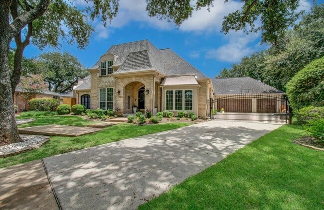 Building Photo - 11311 Chevy Chase Dr