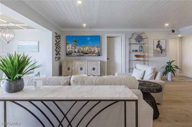 Foto del edificio - 250 Park Shore Dr