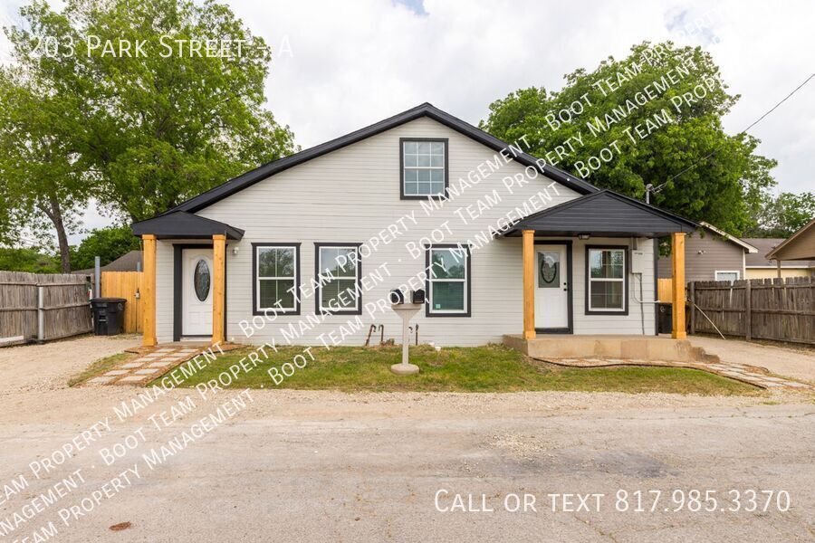 Foto principal - New Remodeled One Bed, One Bath in Cleburne