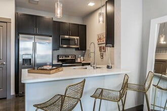 Building Photo - 1111 N Durham Dr