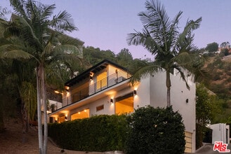 Building Photo - 1716 Queens Ct