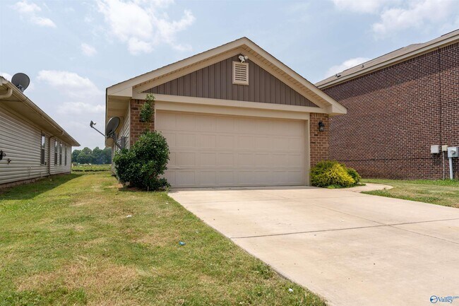 Building Photo - 200 Bermuda Lakes Dr