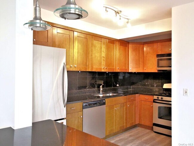 Building Photo - 30 Lake St