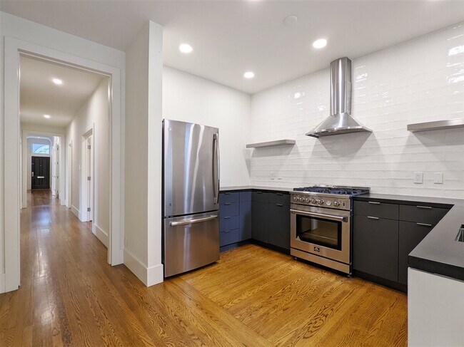 Building Photo - 2461 Buchanan St