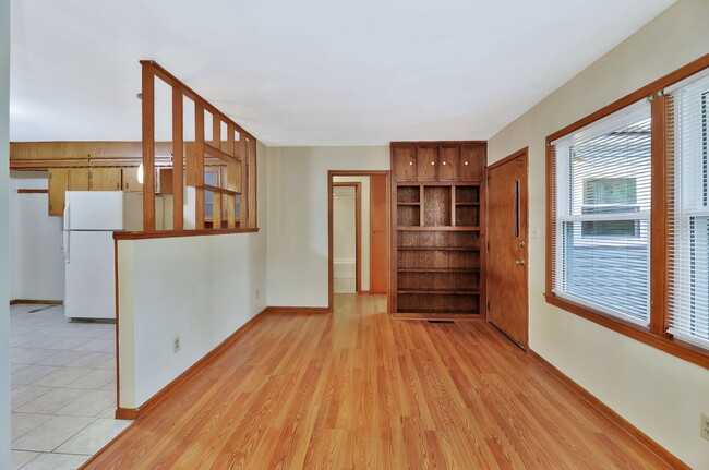 Building Photo - 2218 W Saint Louis St