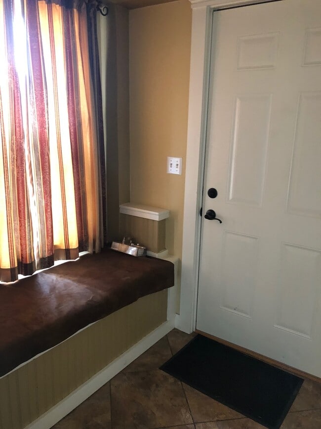 Foto del edificio - Beautiful 2 bedroom 2 bath stand- alone home