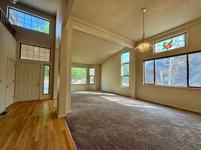 Building Photo - Available October 10th is this open layout 5 bedroom home in Green Mountain!