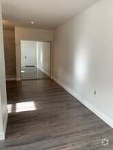 Building Photo - 44 SW Roosevelt Ave