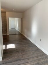 Building Photo - 44 SW Roosevelt Ave
