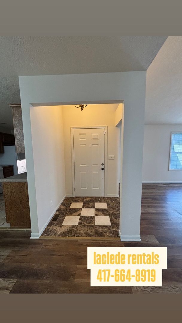 Building Photo - 2 BEDROOM 2 BATHROOM DUPLEX FOR RENT