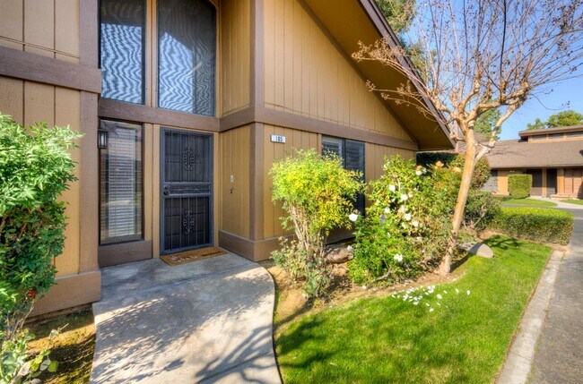 Building Photo - 6260 N Palm Ave