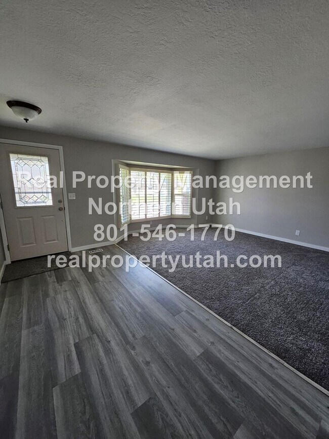 Foto del edificio - Lovely 5 Bedroom Home in Layton Coming Soon!