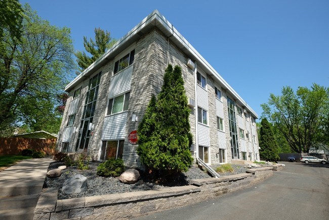 Building Photo - Highcrest Haven