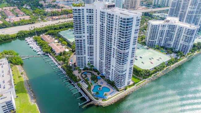 Foto del edificio - 3530 Mystic Pointe Dr