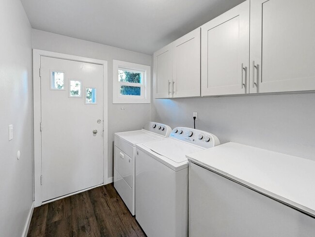 Building Photo - 5956 Fauntleroy Wy SW