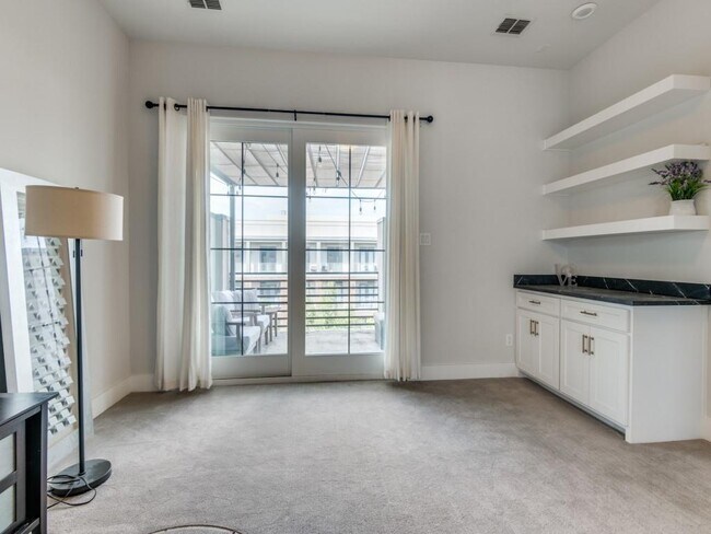 Foto del edificio - 3200 Ross Ave