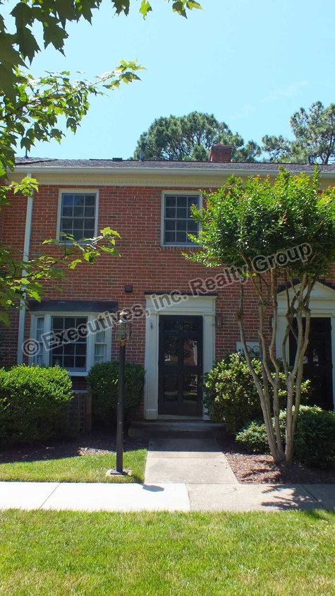 Primary Photo - Townhouse in the West End