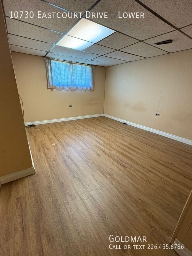 Building Photo - ALL INCLUSIVE One Bedroom Lower Unit
