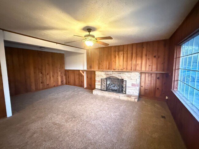 Building Photo - 2 bedroom with bonus room Grand Rivers