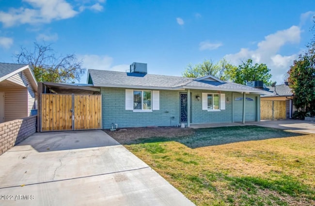 Photo - 2429 W Sunnyside Ave Apartment