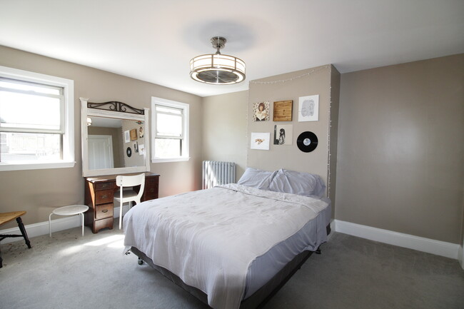 Building Photo - 196 Dorchester St